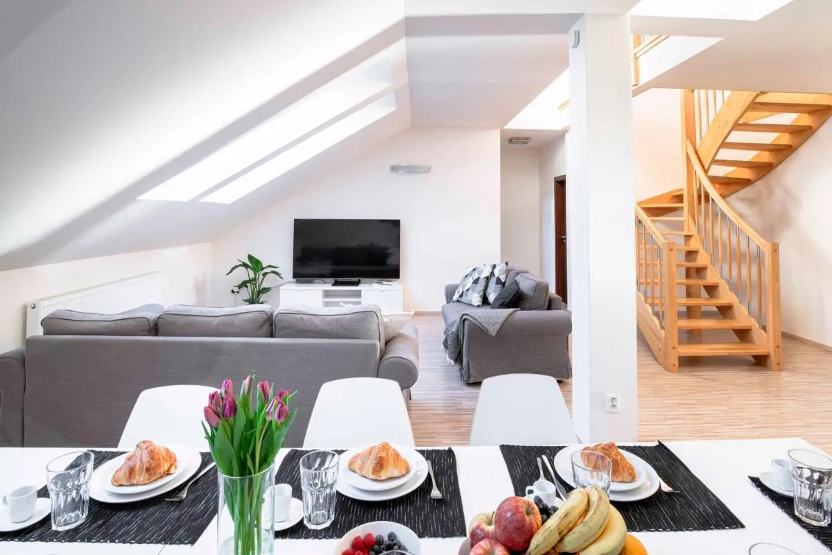 Image 1 of 150m² 4BR Duplex Near Metro & Prague Center