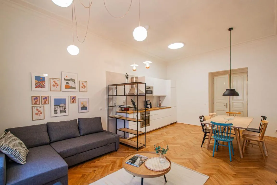 Image of 3BDR main square spacious designed apartment