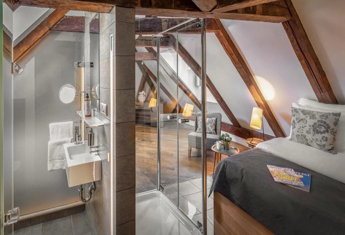 Image 2 of 3 Epoques Apartments by Adrez