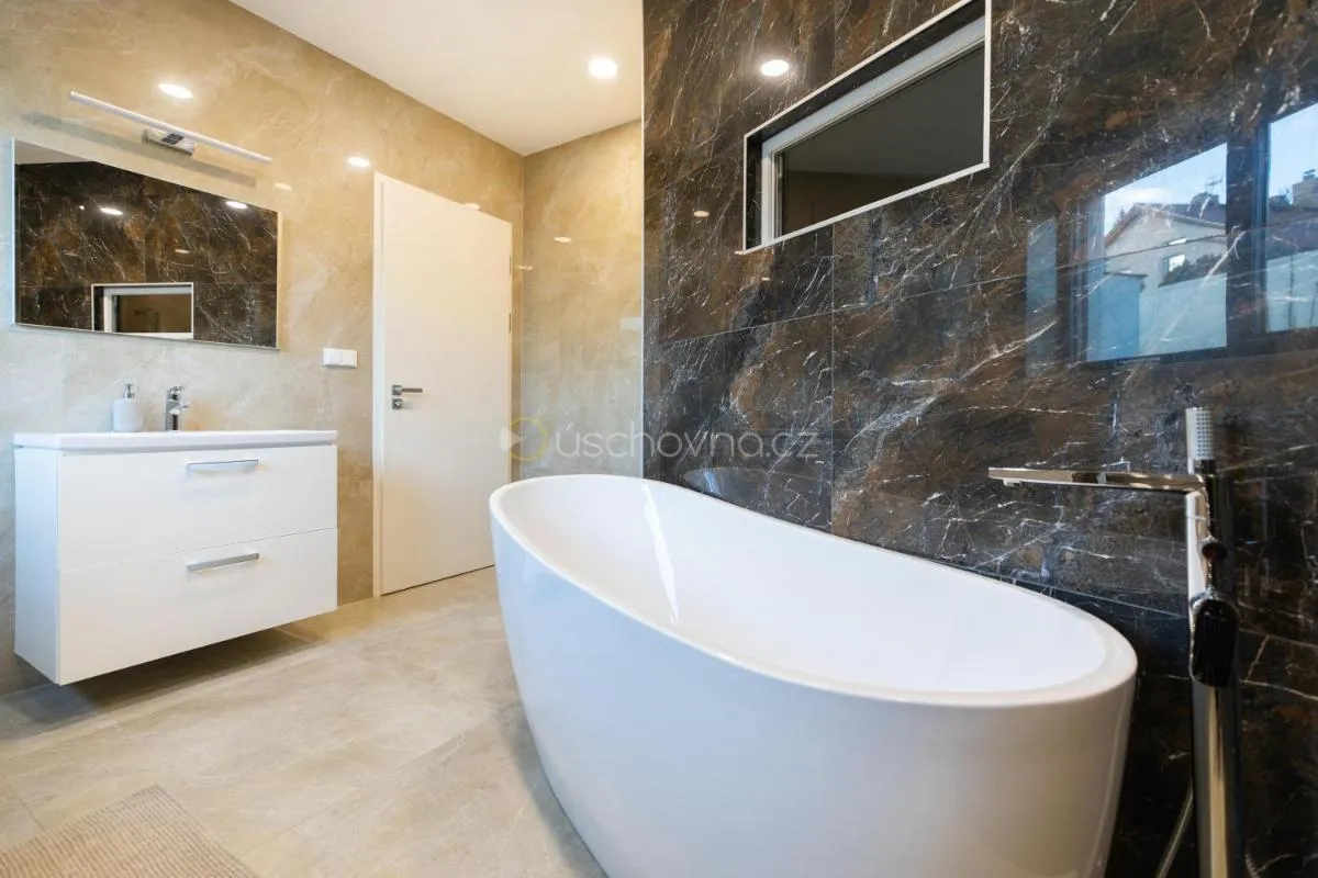 Image 2 of Airport Luxury Apartment Prague
