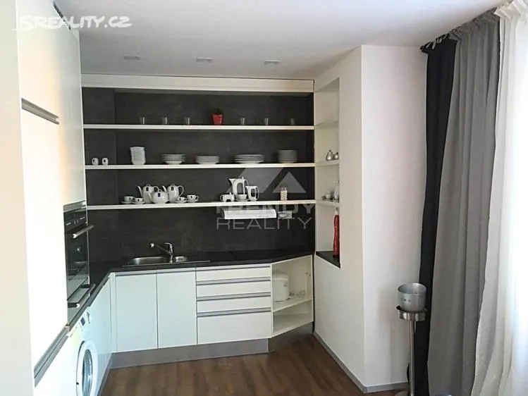 Image 2 of Apartmán 2+kk, 50 m2 v klidné lokalitě. 10 min od centra Prahy.