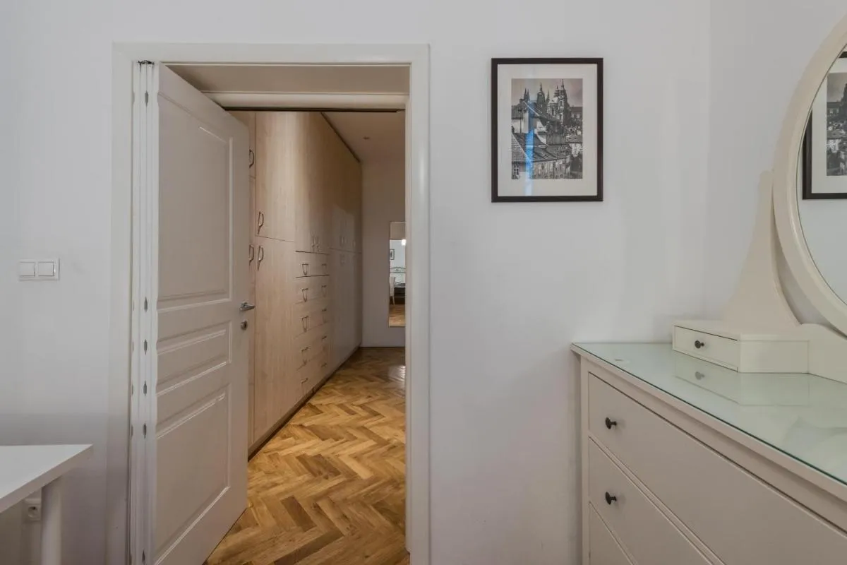 Image 2 of Apartman Carolinum
