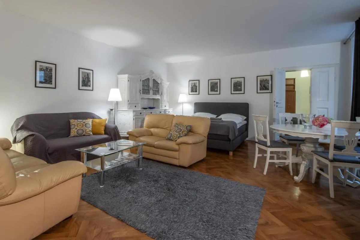 Image 3 of Apartman Carolinum