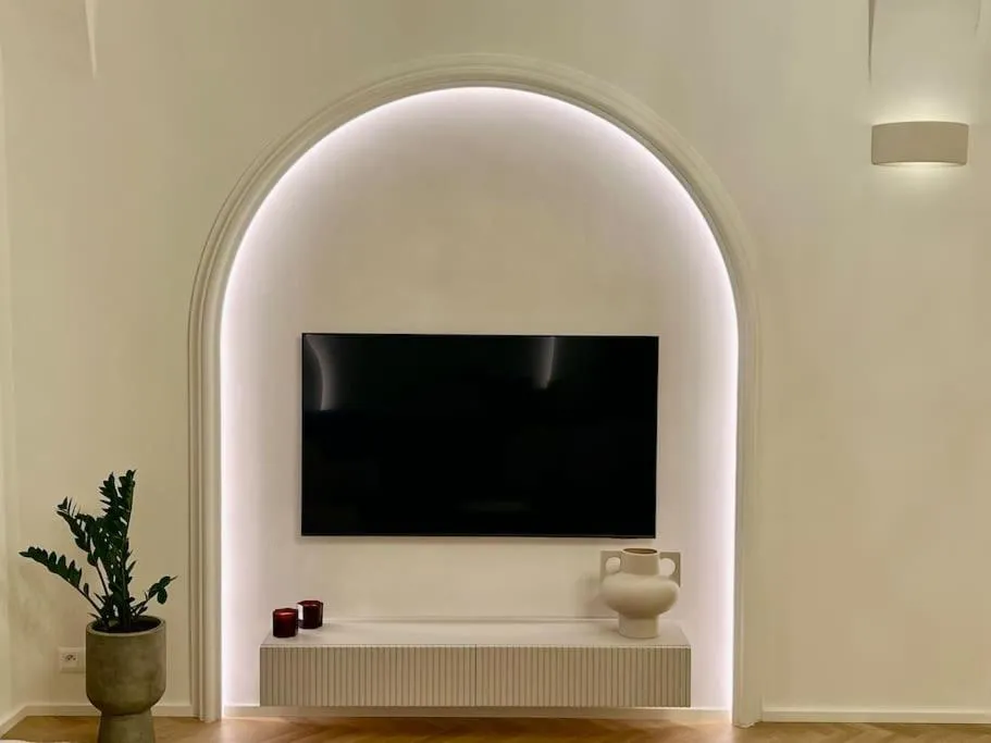 Image 4 of Arch IV.