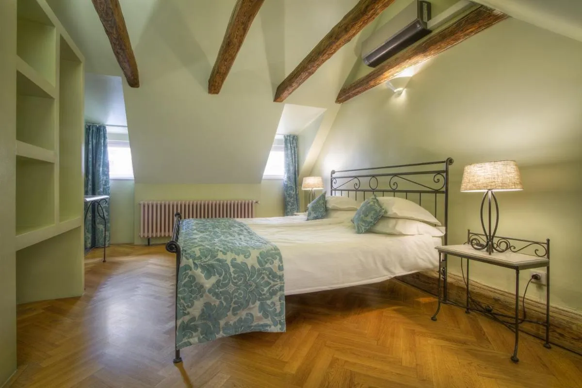 Image 6 of Black Star Suites