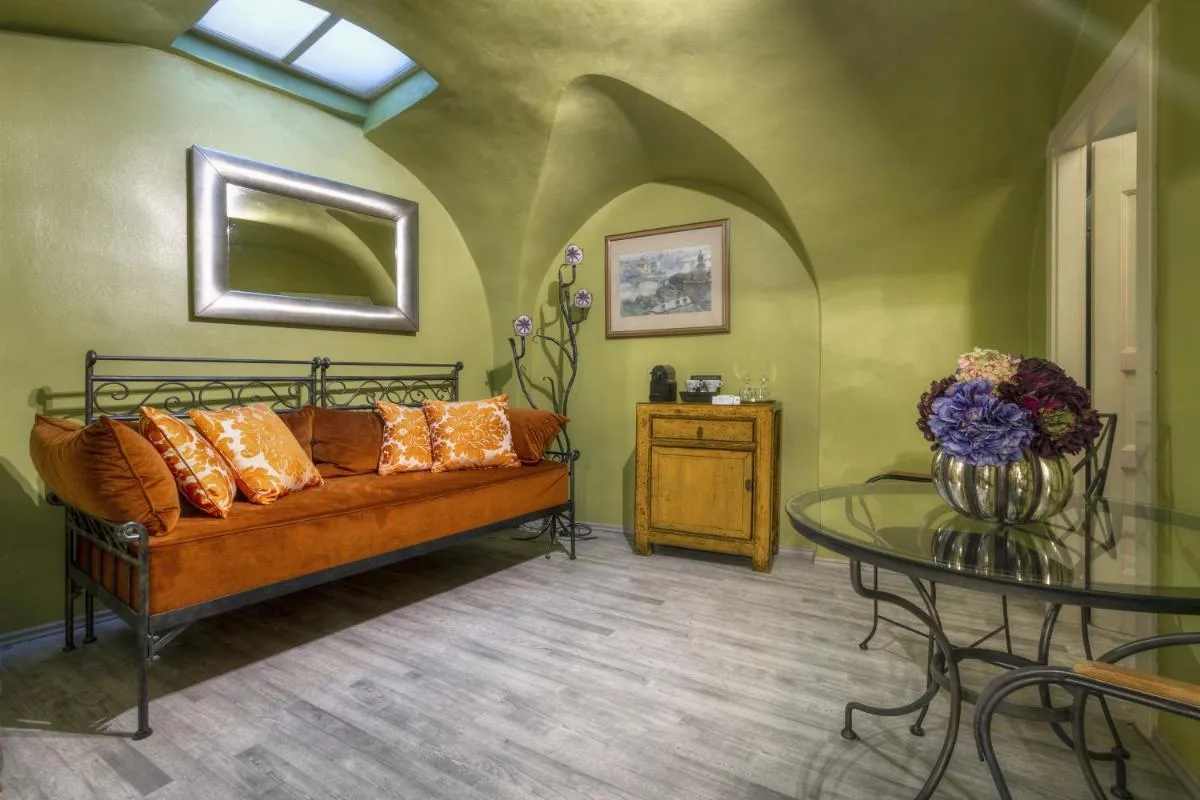 Image 4 of Black Star Suites