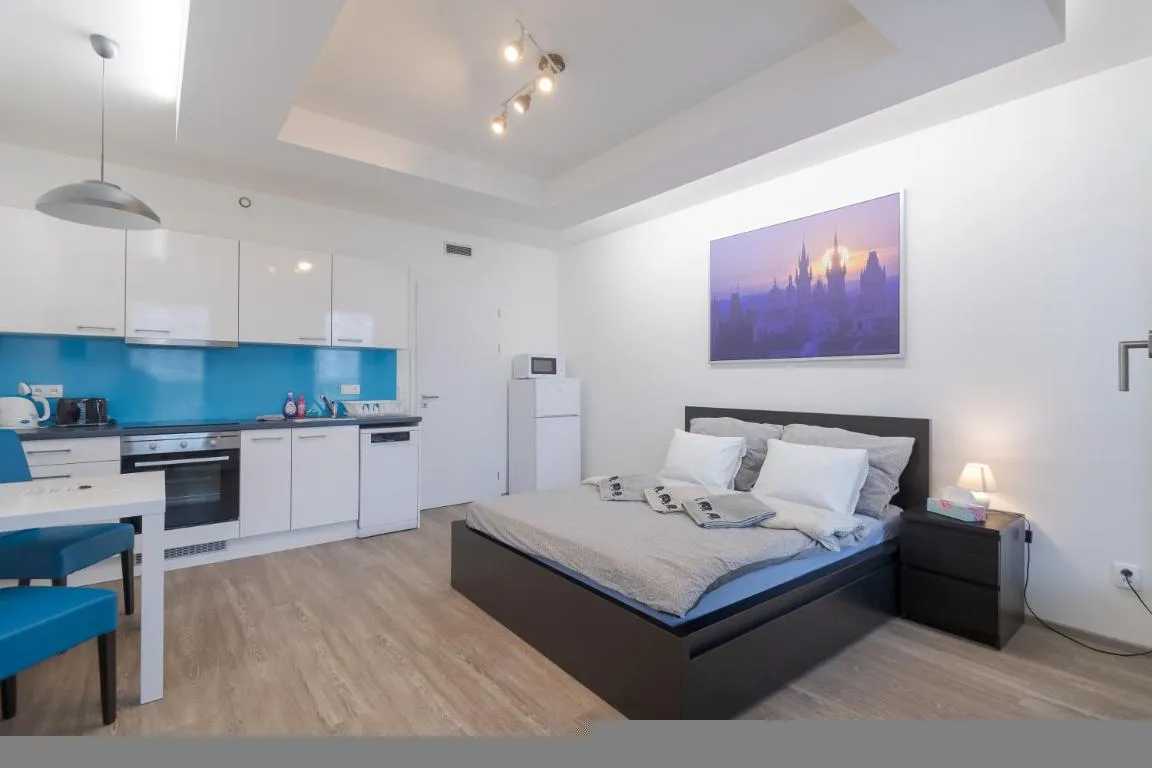 Image of Bright Studio, 10min Centre, Free Parking