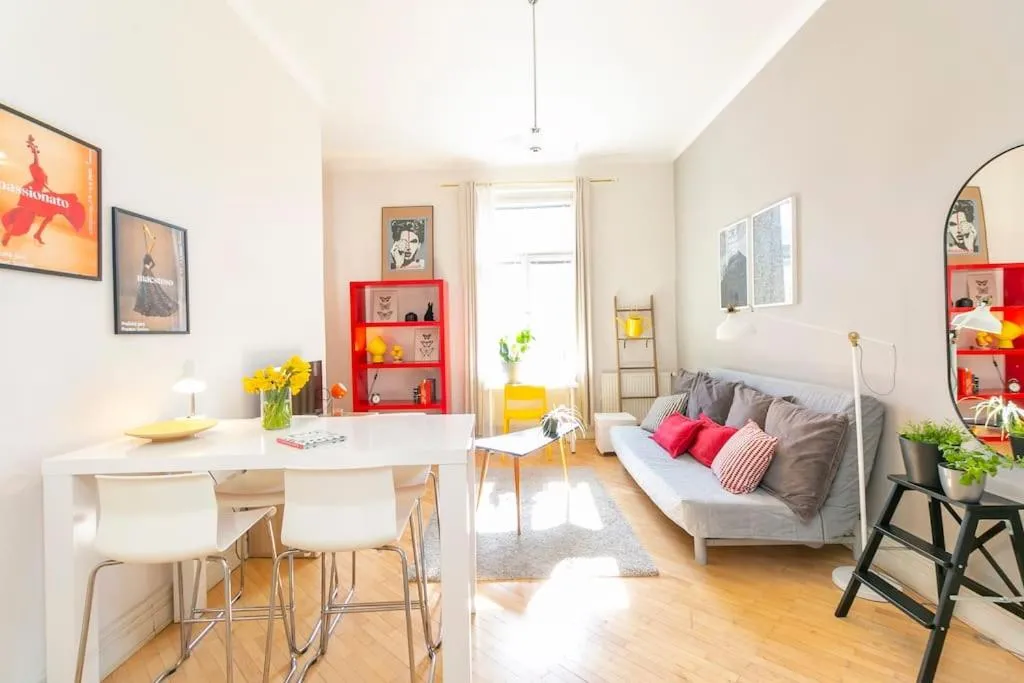 Image of Bright flat next to best Park 10min walk to center
