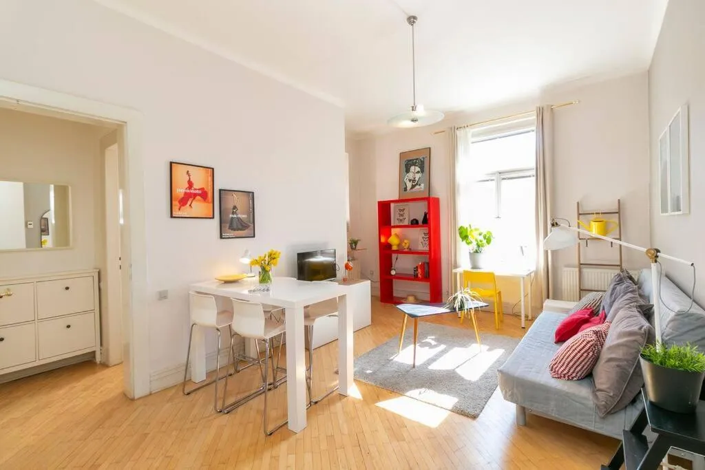 Image 3 of Bright flat next to best Park 10min walk to center