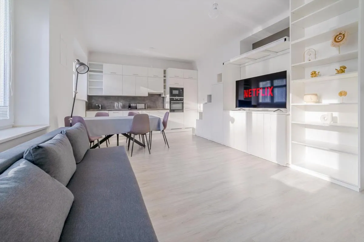 Image 4 of Castle Proximity Suite by Rentez