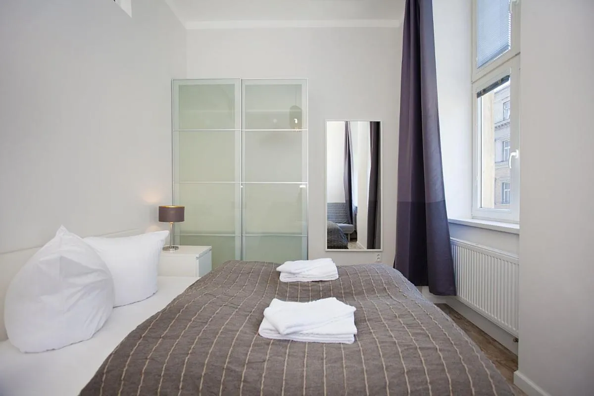 Image 2 of Celebration Flat by Ruterra