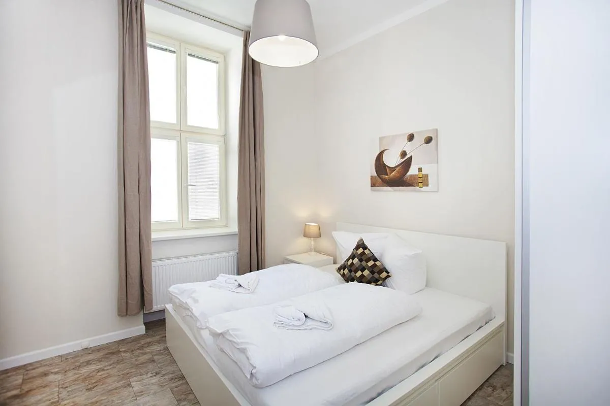 Image 4 of Celebration Flat by Ruterra