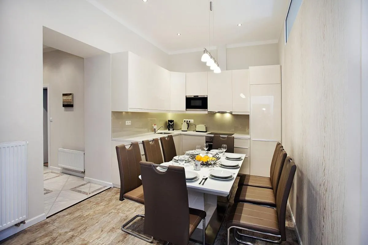 Image 3 of Celebration Flat by Ruterra