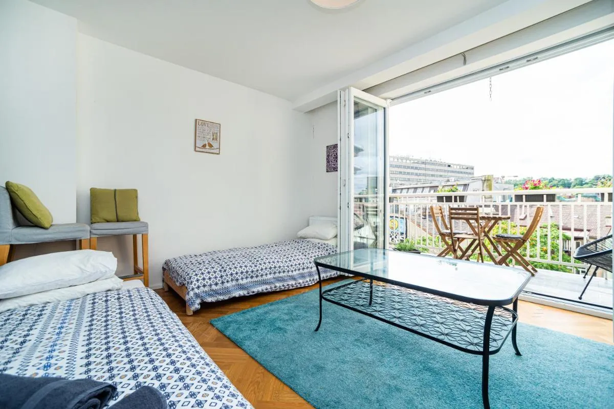 Image 1 of Central, Spacious, Modern 5 Bedrm duplex w/Balcony