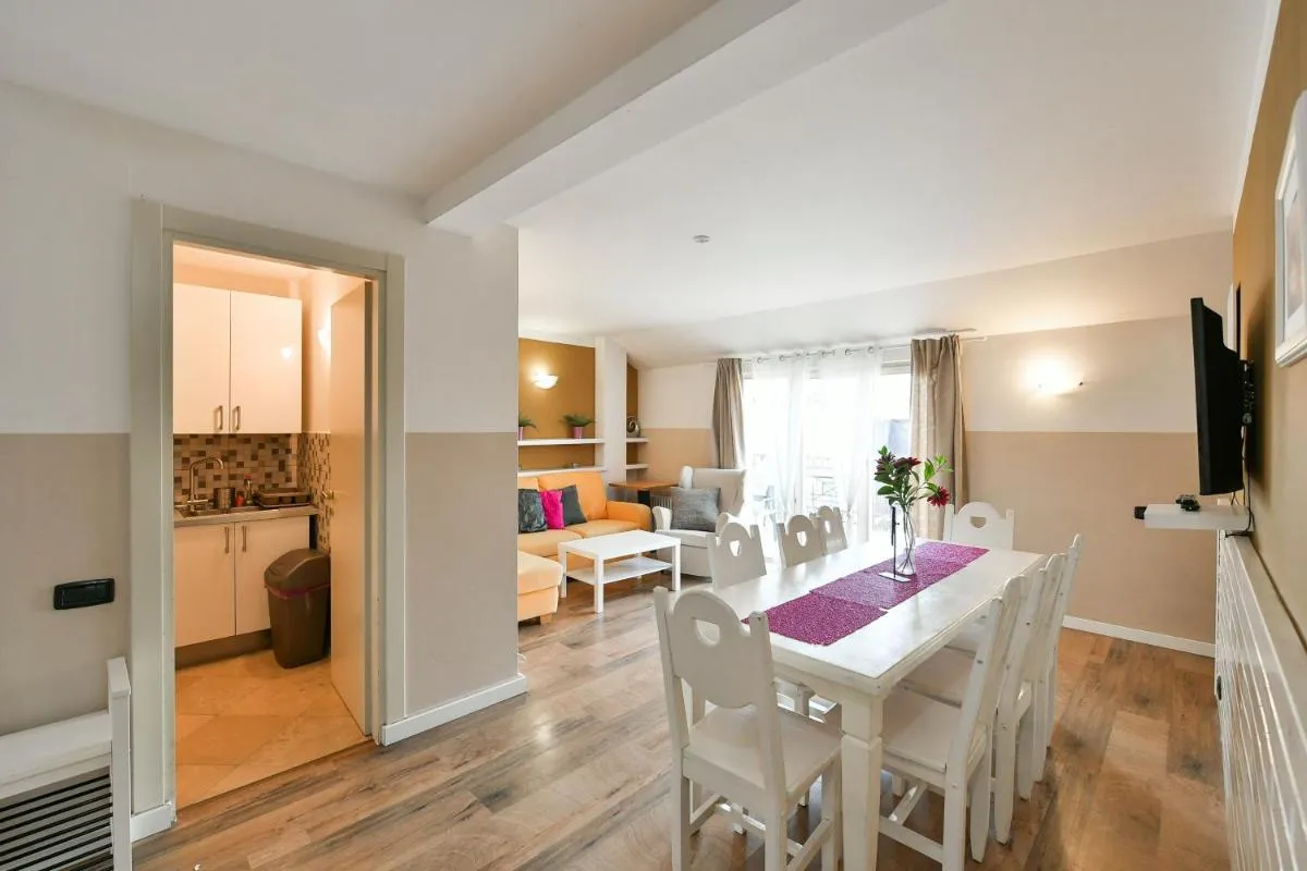 Image 2 of Central penthouse with terrace
