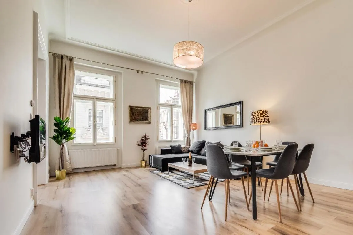 Image 4 of Charles Bridge – 3 bedroom Apartment – Old Town