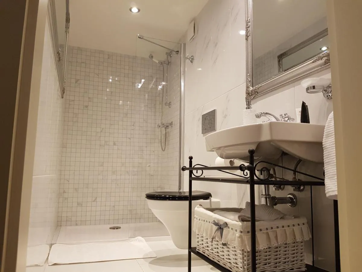 Image 2 of Charles apartment