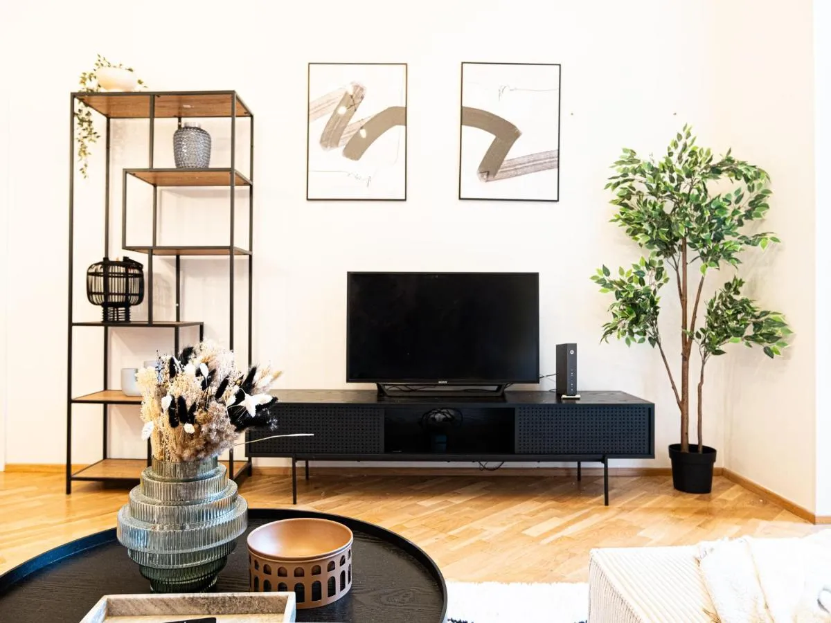 Image 4 of Cozy Industrial 8min Dancing House APT