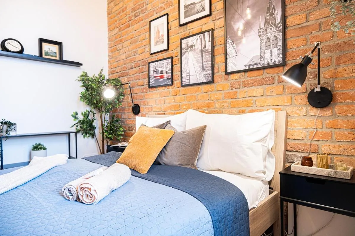 Image 1 of Cozy Industrial 8min Dancing House APT