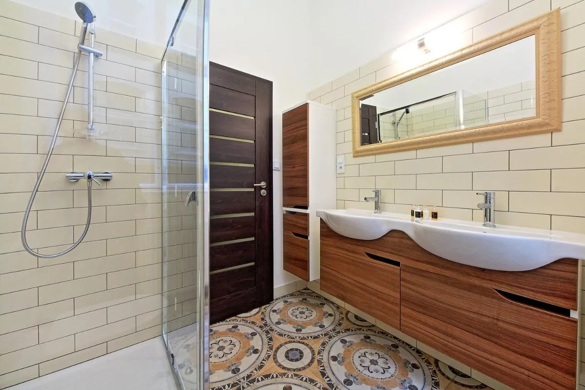 Image 2 of DeLuxe Apartment