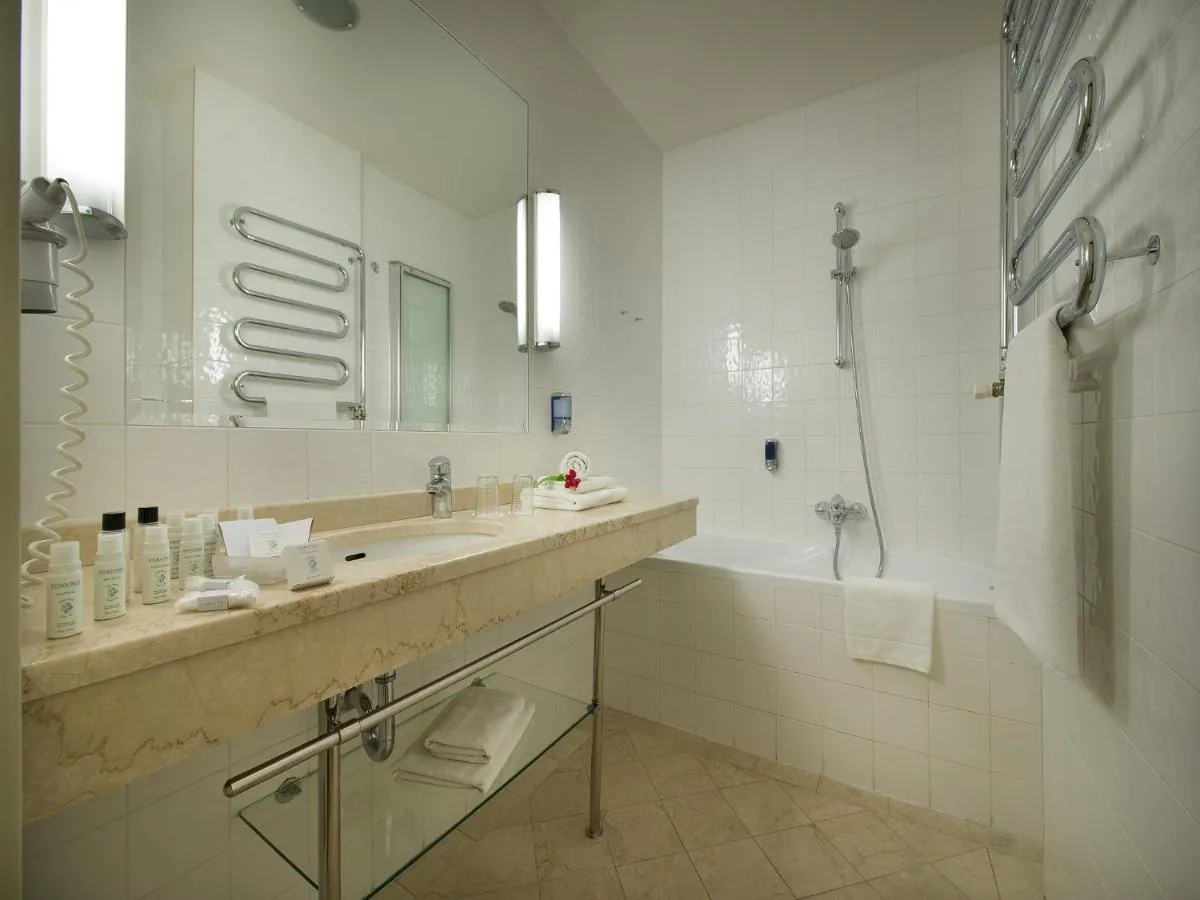 Image 4 of EA Hotel Julis
