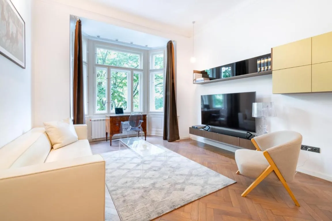 Image of Elegant Paris Ave apartment with a Terrace
