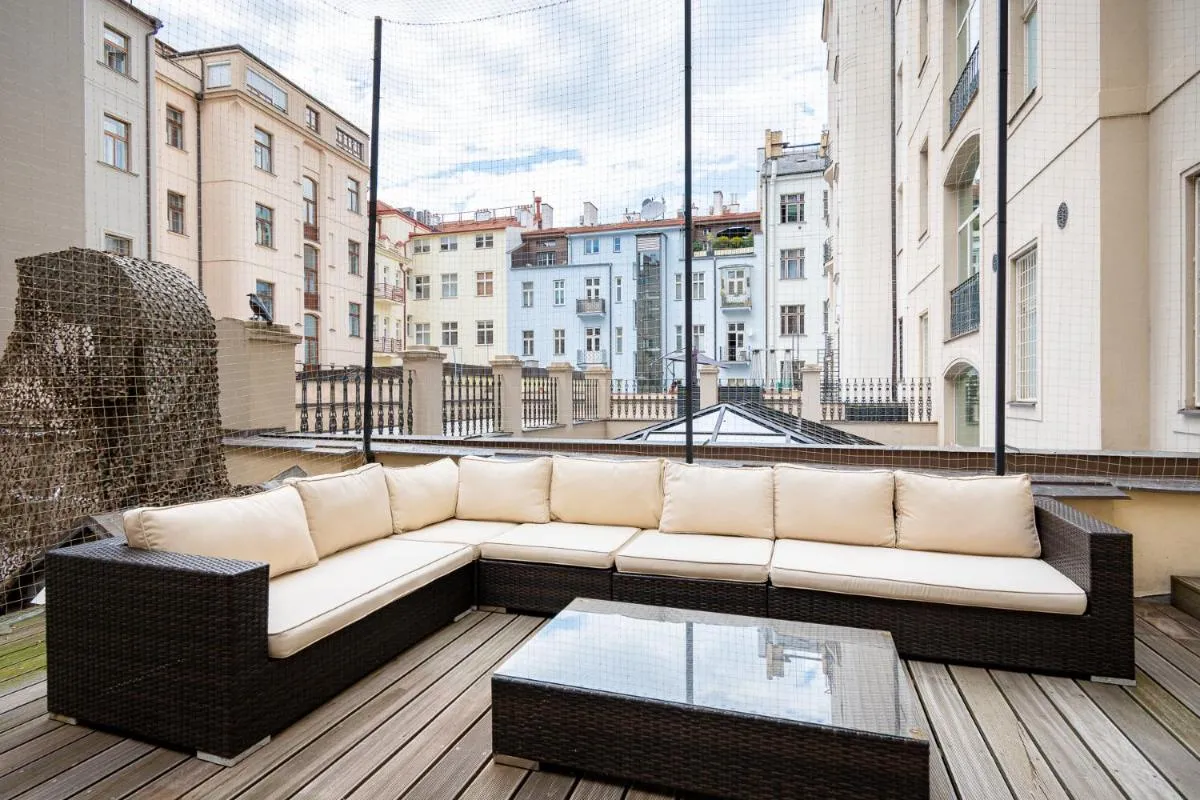 Image 5 of Elegant Paris Ave apartment with a Terrace