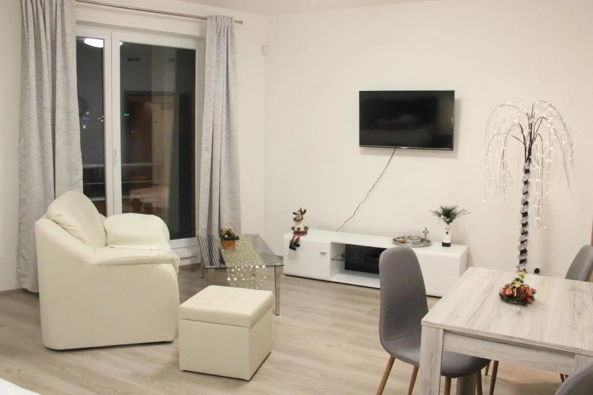 Image 4 of Element Prag Airport Apartment