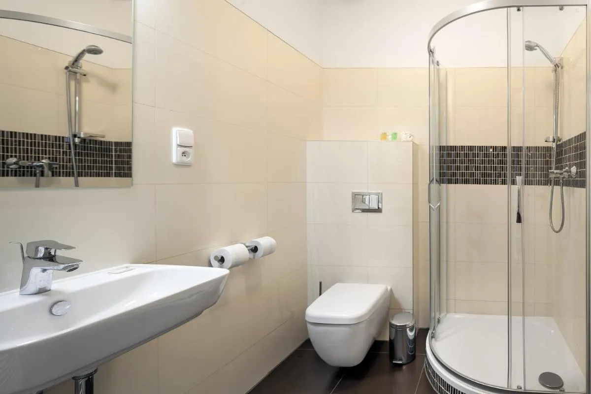 Image 2 of Elizabeth Suites