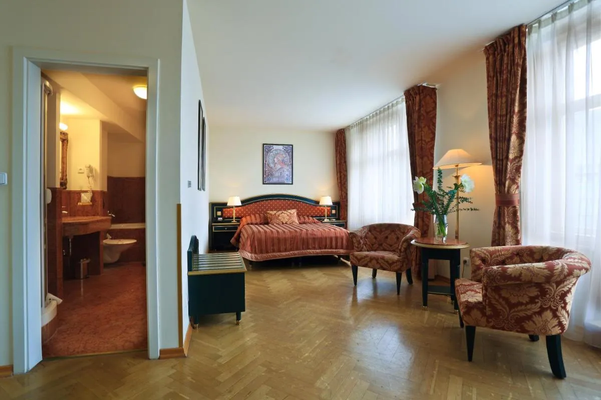 Image 6 of Elysee Hotel