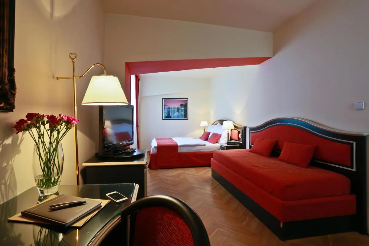 Image 4 of Elysee Hotel