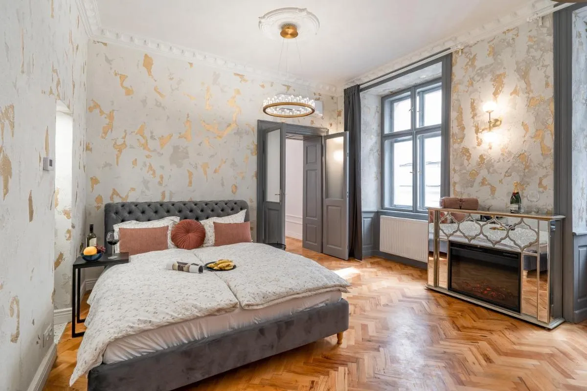 Image 1 of Emperor Castle View Suite