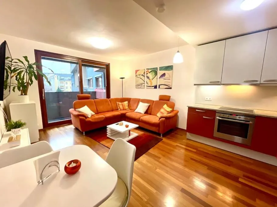 Image 3 of Entire Apartment, FREE PARKING, City Center 15 Minutes