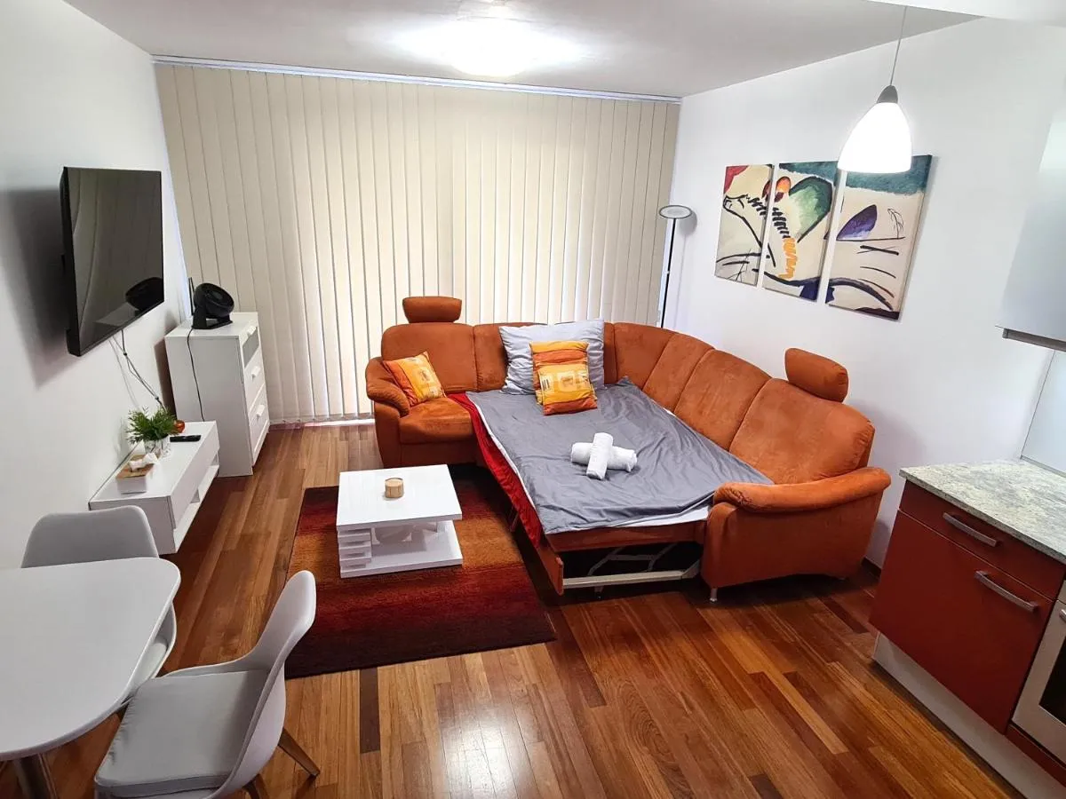 Image 4 of Entire Apartment, FREE PARKING, City Center 15 Minutes
