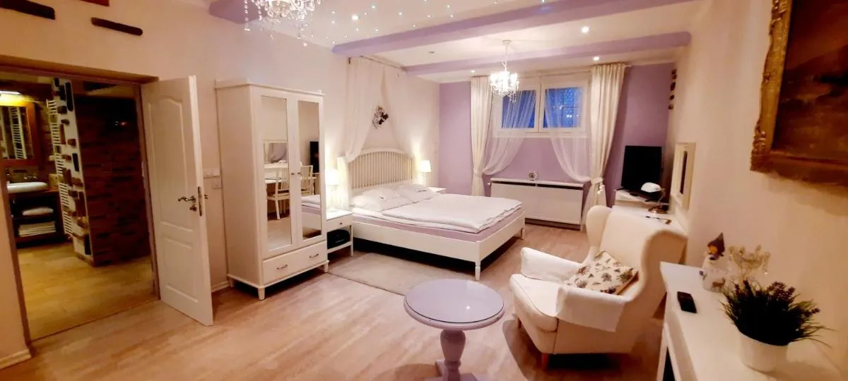 Image 1 of Excellent Romantic