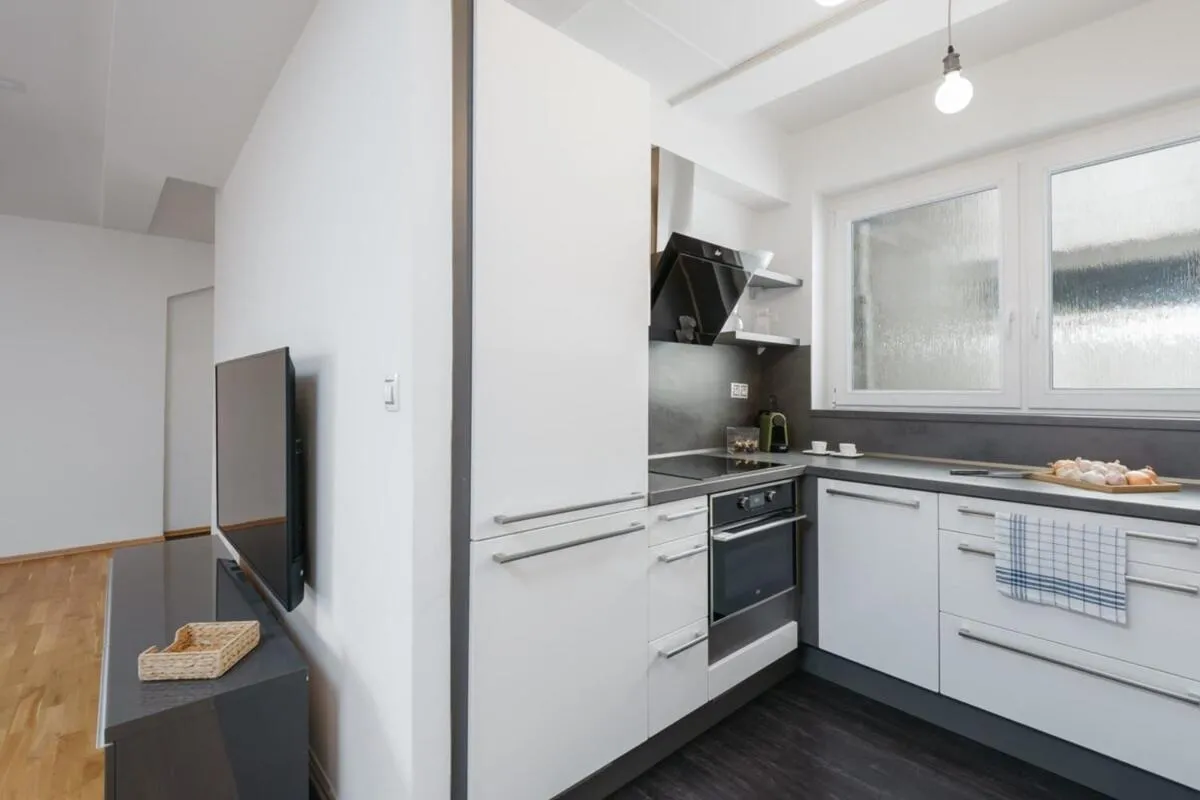Image 4 of Exclusive Apt Central loc 2bdr Old Town ELI