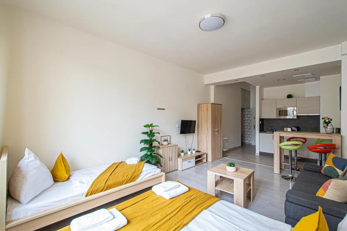 Image 3 of Executive Bright Apt. by Ruterra