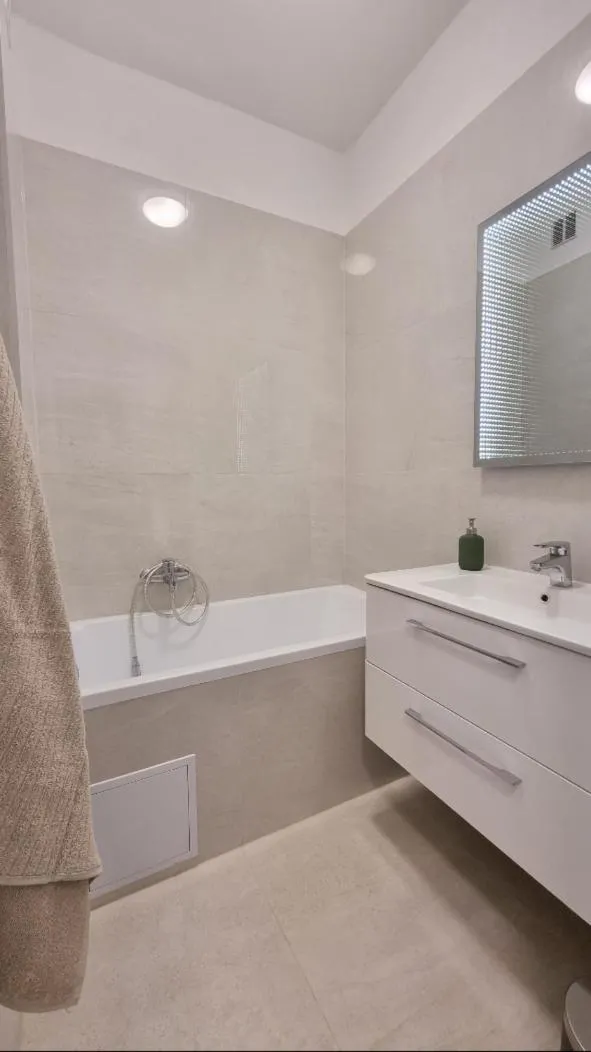 Image 3 of Finnem Rentals Průběžná