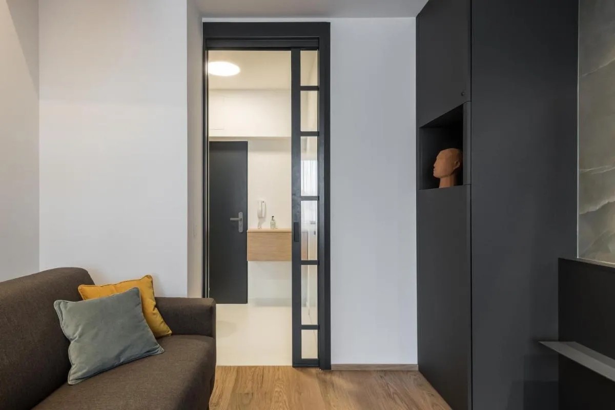 Image 4 of Fully renovated stylish duplex in a convenient location
