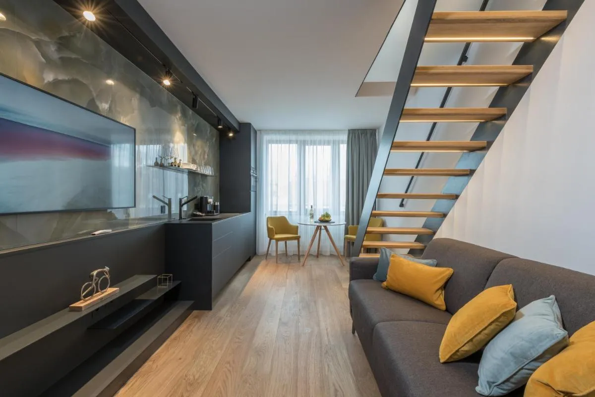 Image 2 of Fully renovated stylish duplex in a convenient location