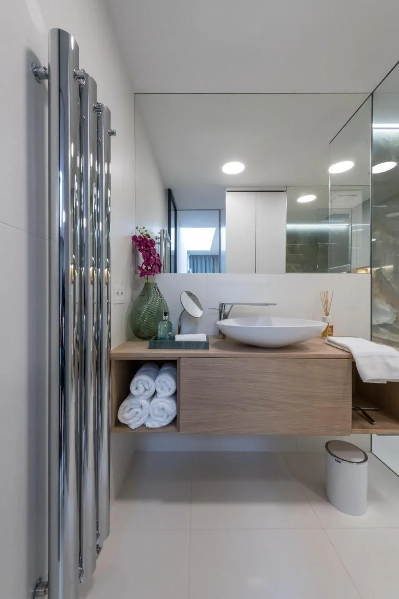 Image 3 of Fully renovated stylish duplex in a convenient location