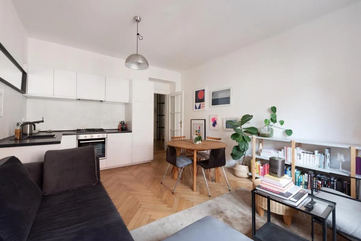 Image 3 of Gallery Apartment