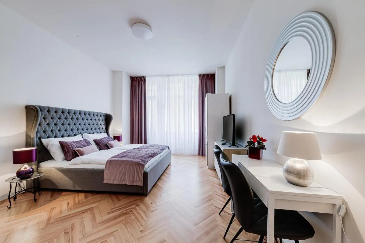 Image 4 of Gold Art Apartments