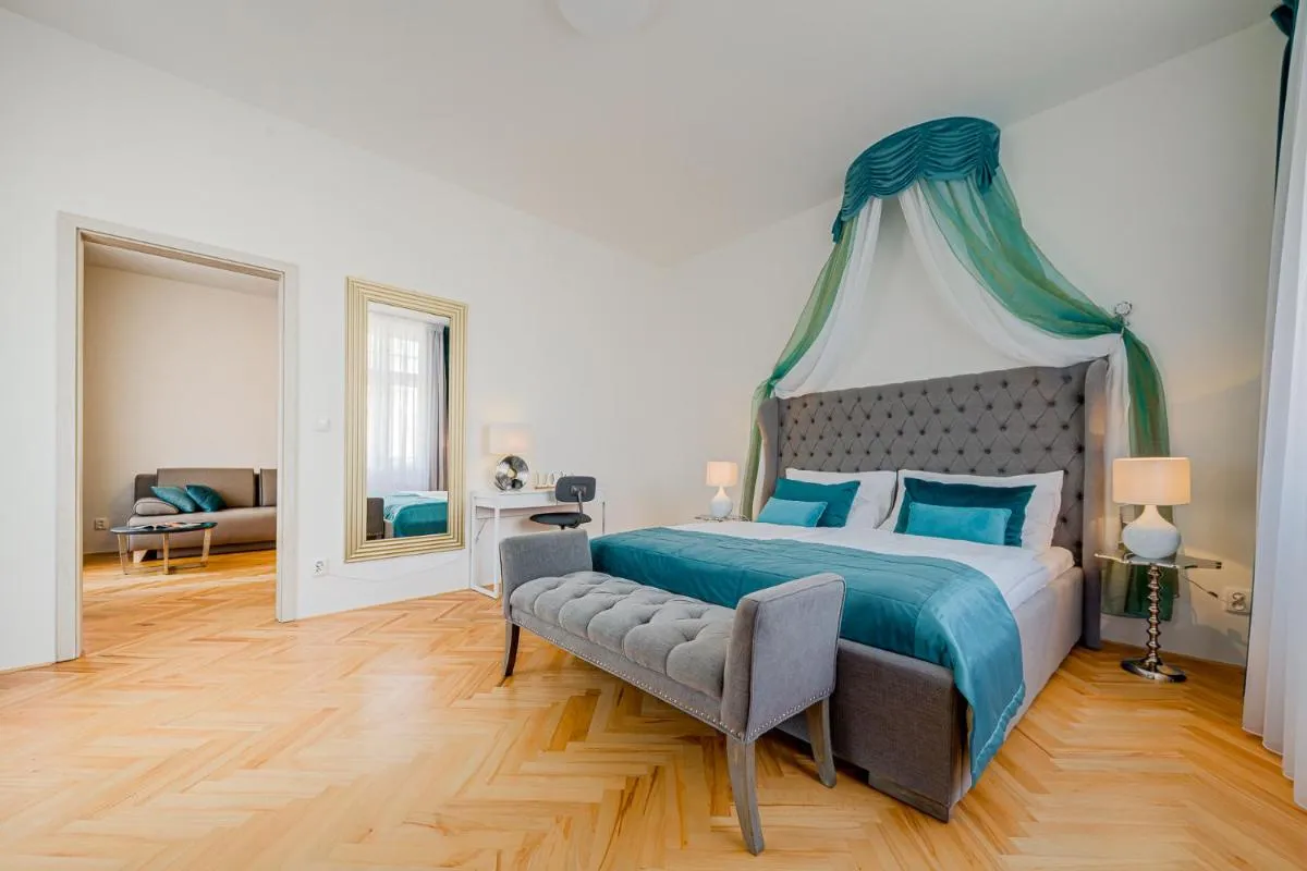 Image 1 of Gold Art Apartments