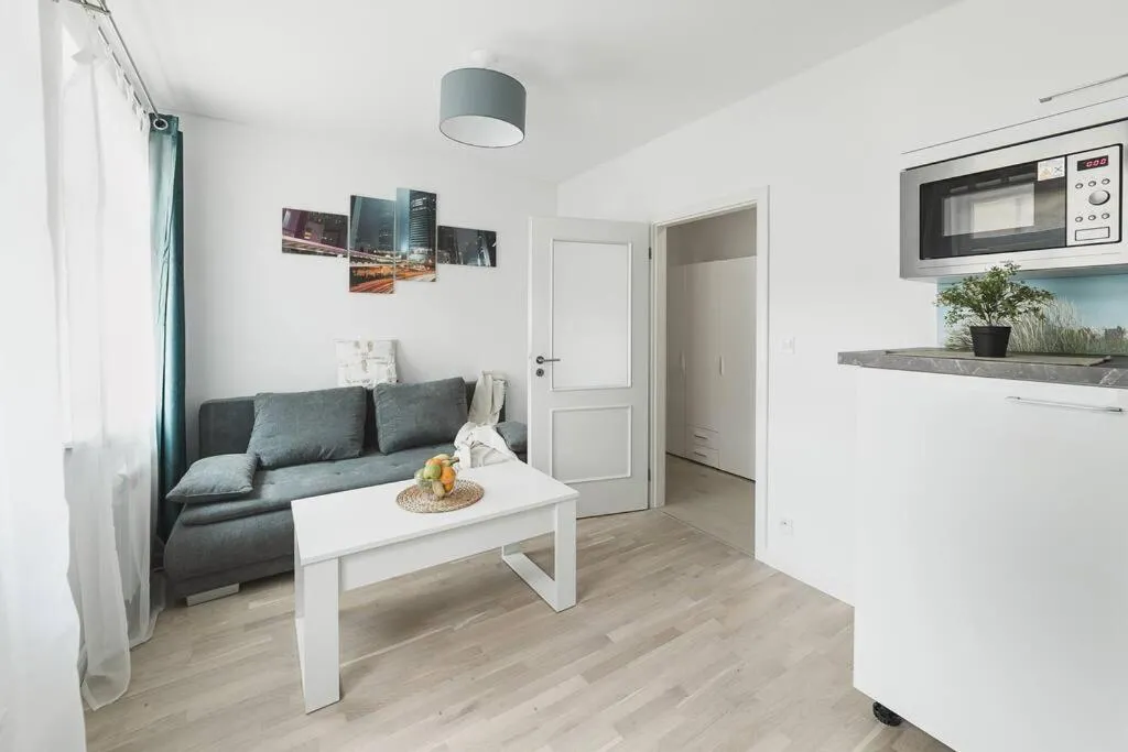 Image 4 of Golden Gate Apartment