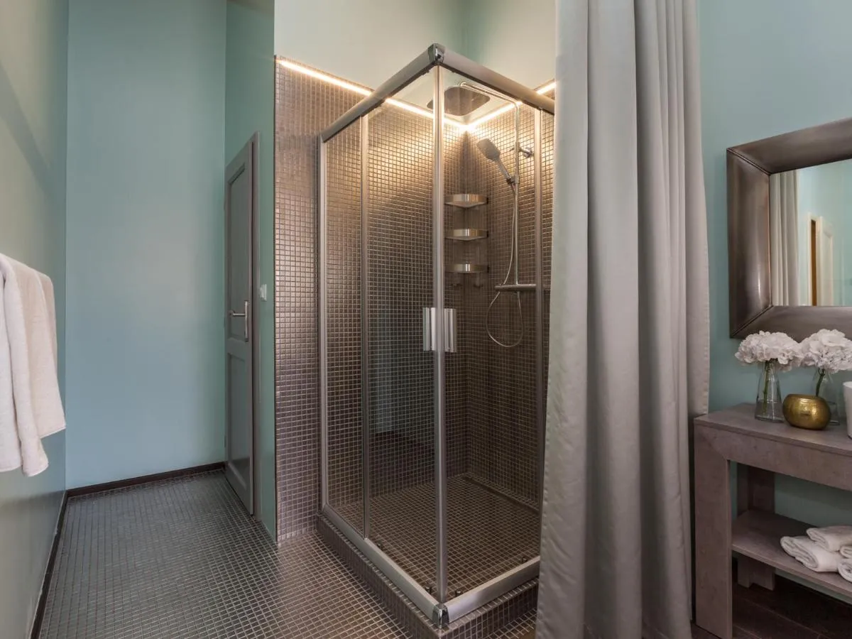 Image 2 of Gorgeous Prague Rooms
