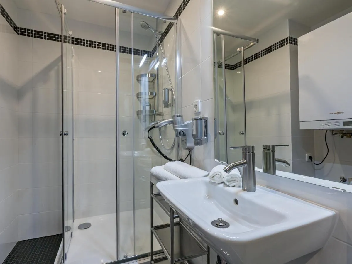 Image 5 of Gorgeous Prague Rooms