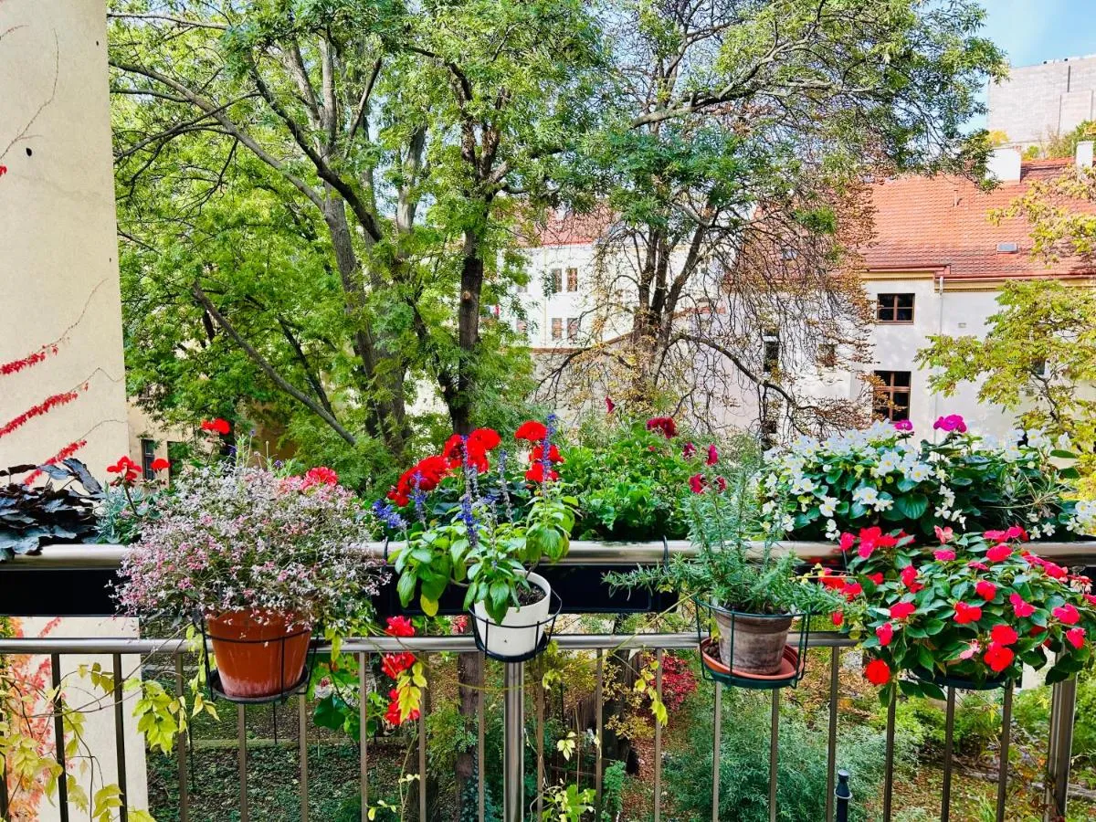 Image 5 of Green balcony & king size bed