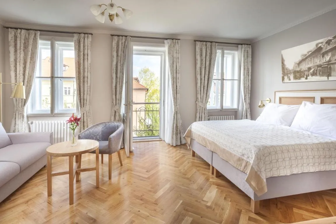Image of Hotel At the Golden Scissors
