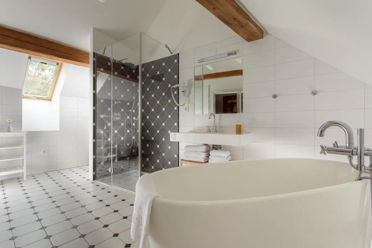 Image 3 of Hotel At the White Lily